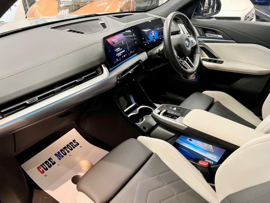 iX2 xDrive30 M Sport - Image 4